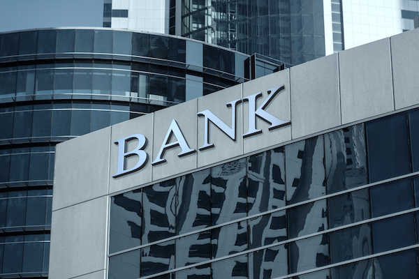 Banks face balancing act between supervisors and accountants